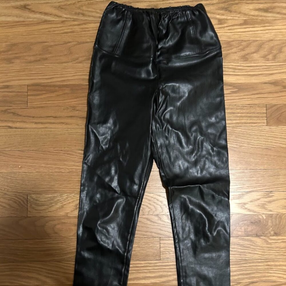 Wilfred vegan black leggings